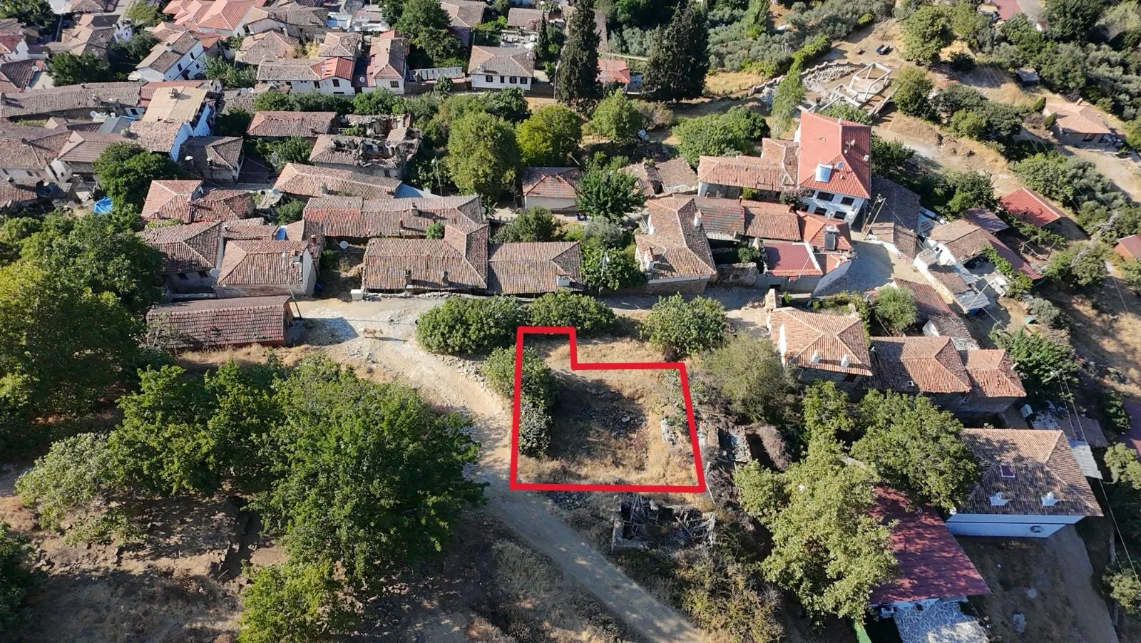 Locate'den Şirince Köy İçinde İmarlı Satılık Fırsat Arsa